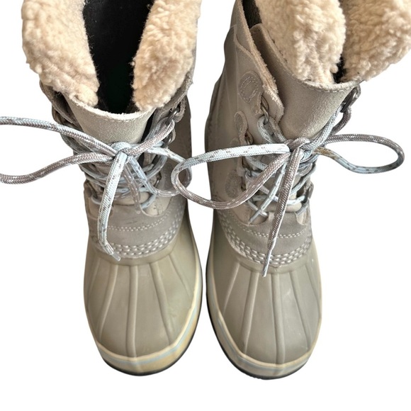 L.L. Bean Women’s Suede Snow Boots Gray Fleece Lined Duck Winter Lace Up Size 8 - Picture 3 of 10